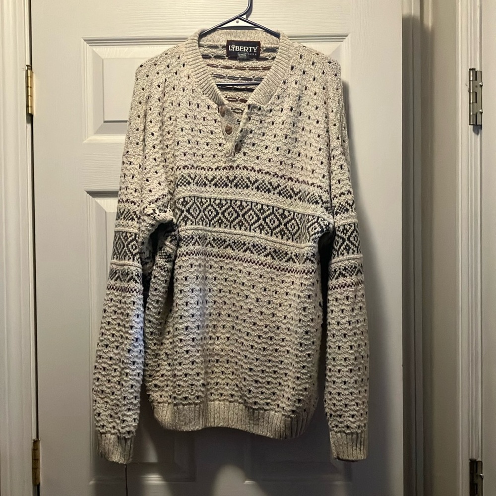 Men’s sweater.   No longer fits my husband.
